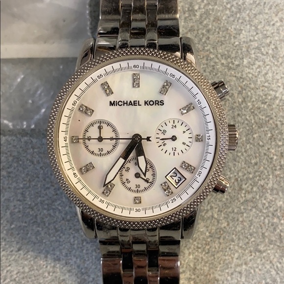 Michael Kors silver watch - Picture 2 of 3